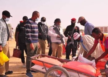 Rana ta biyu a Garin Dikwa Zulum ya Raba kuɗi, da Abinci a Dikwa.